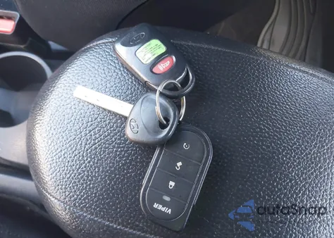 2015 Hyundai Veloster z USA, uszkodzony, nr VIN KMHTC6AD5FU233846